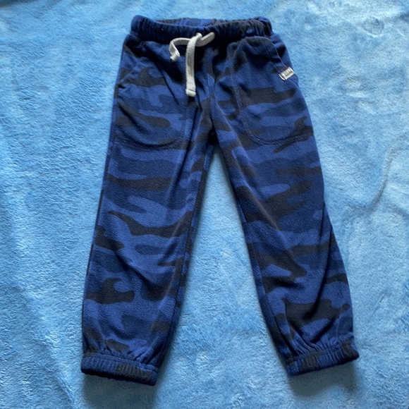 2 pair of Carter’s brand pants. Size 2T - Picture 7 of 11